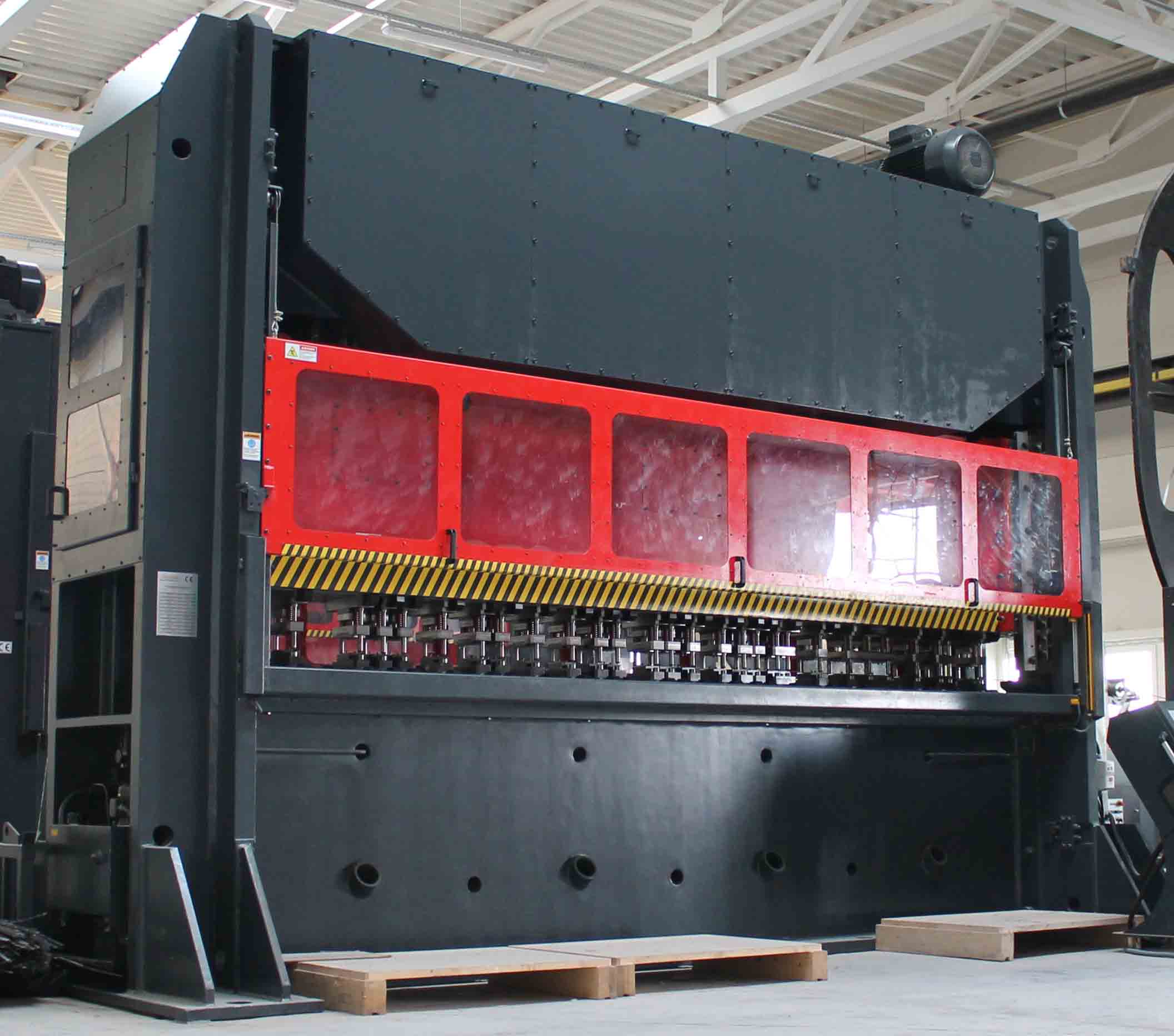 Прессы были изготовлены для компании Axor Industry.